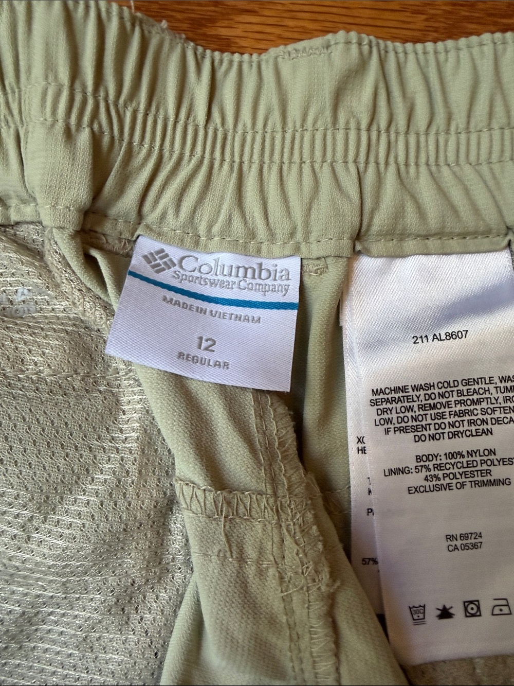 Convertible Women’s Khaki Convertible Hiking Pants, Size 12 - Picture 2 of 6